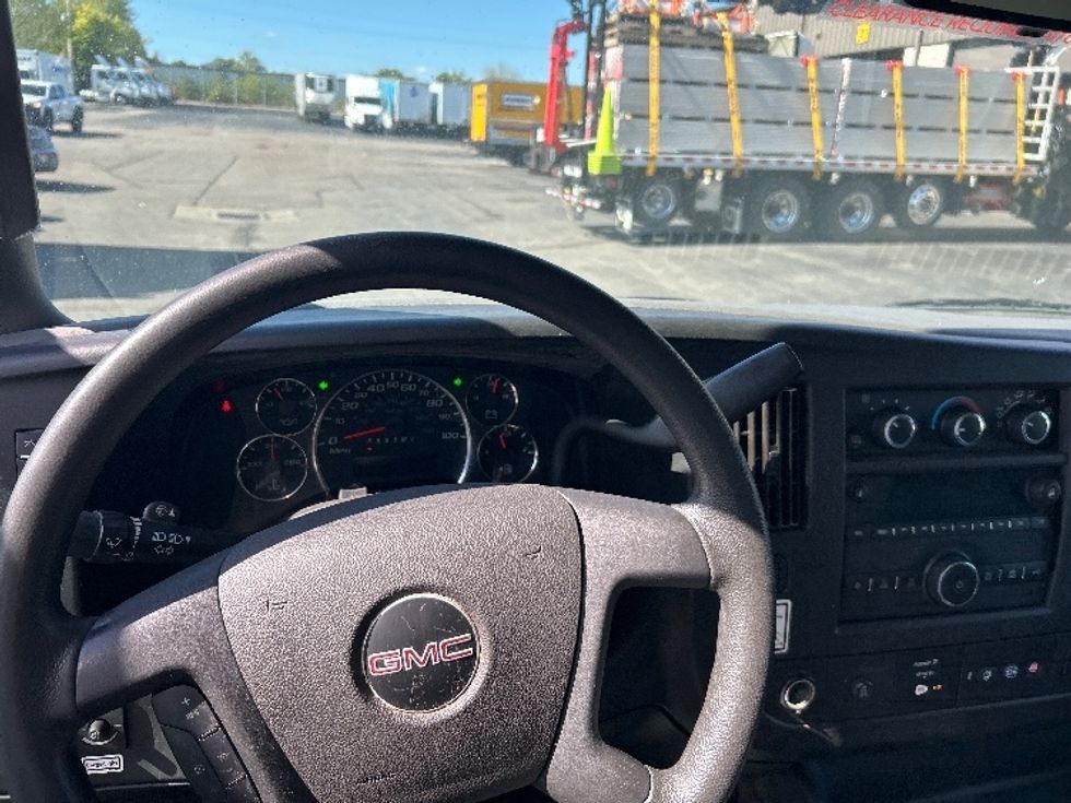 Light Duty Box Truck-Light and Medium Duty Trucks-GMC-2021-Savana G33903-Piqua-OH-152,747\n\t\tmiles-$ 21,500 - Image 18