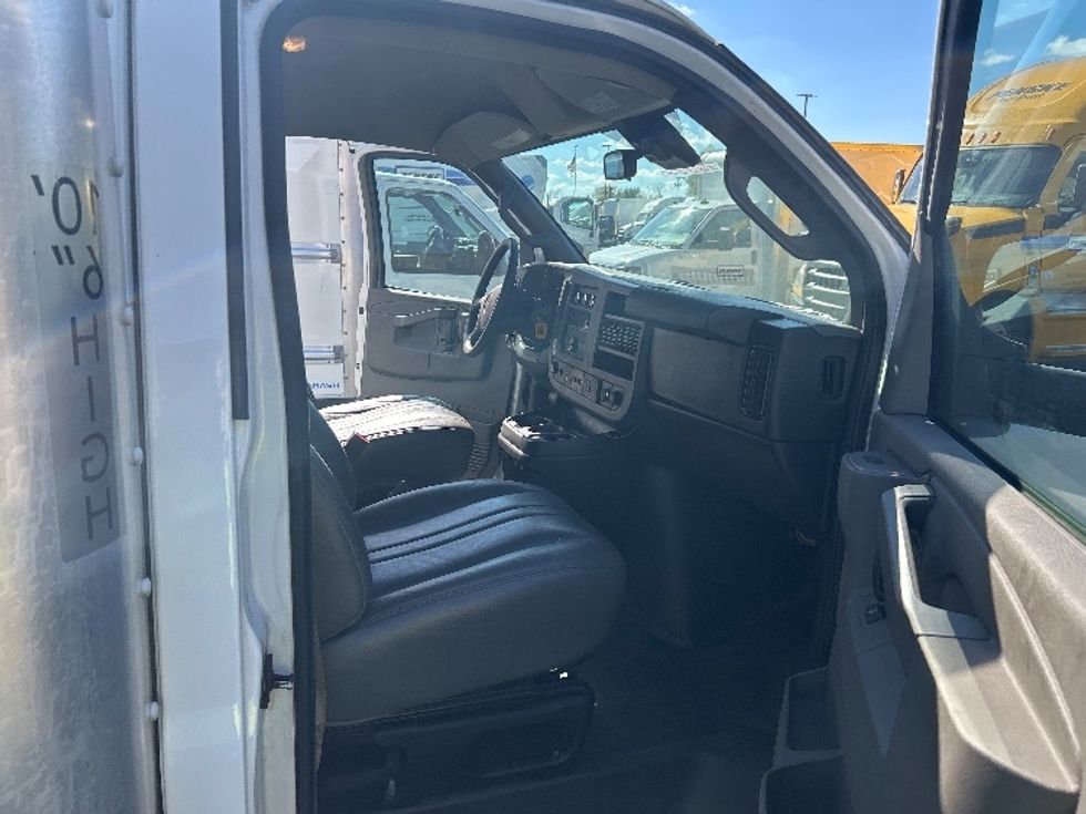 Light Duty Box Truck-Light and Medium Duty Trucks-GMC-2021-Savana G33903-Piqua-OH-152,747\n\t\tmiles-$ 21,500 - Image 20