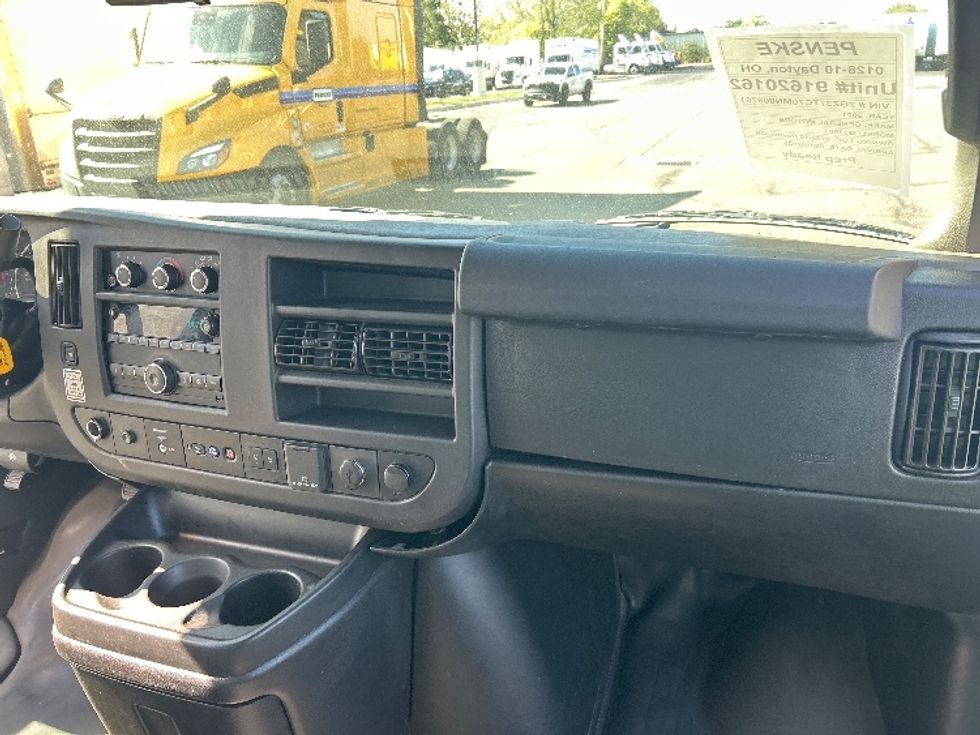 Light Duty Box Truck-Light and Medium Duty Trucks-GMC-2021-Savana G33903-Piqua-OH-152,747\n\t\tmiles-$ 21,500 - Image 21