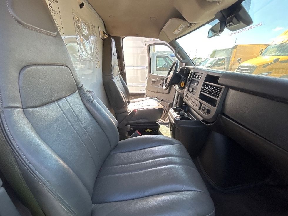 Light Duty Box Truck-Light and Medium Duty Trucks-GMC-2021-Savana G33903-Piqua-OH-152,747\n\t\tmiles-$ 21,500 - Image 22