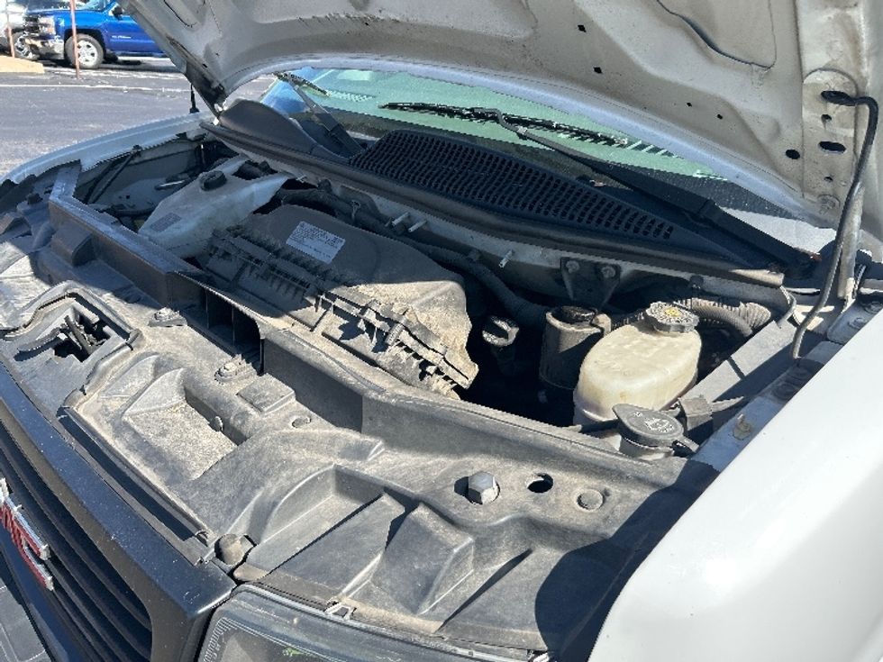 Light Duty Box Truck-Light and Medium Duty Trucks-GMC-2021-Savana G33903-Piqua-OH-152,747\n\t\tmiles-$ 21,500 - Image 24