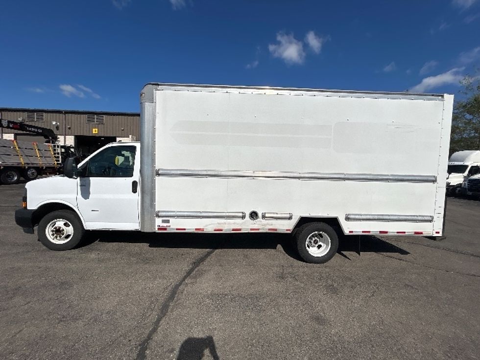 Light Duty Box Truck-Light and Medium Duty Trucks-GMC-2021-Savana G33903-Piqua-OH-152,747\n\t\tmiles-$ 21,500 - Image 4