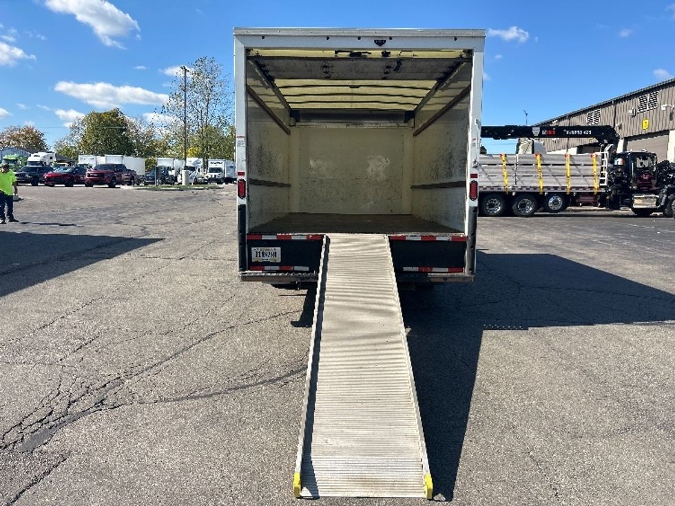 Light Duty Box Truck-Light and Medium Duty Trucks-GMC-2021-Savana G33903-Piqua-OH-152,747\n\t\tmiles-$ 21,500 - Image 9