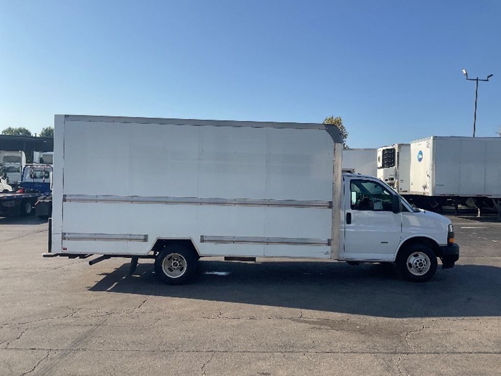 Light Duty Box Truck-Light and Medium Duty Trucks-GMC-2021-Savana G33903-Piqua-OH-172,403\n\t\tmiles-$ 19,000 - Image 15