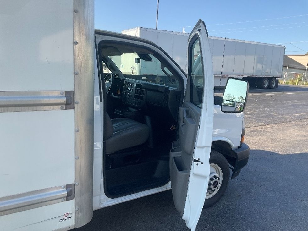 Light Duty Box Truck-Light and Medium Duty Trucks-GMC-2021-Savana G33903-Piqua-OH-172,403\n\t\tmiles-$ 19,000 - Image 20