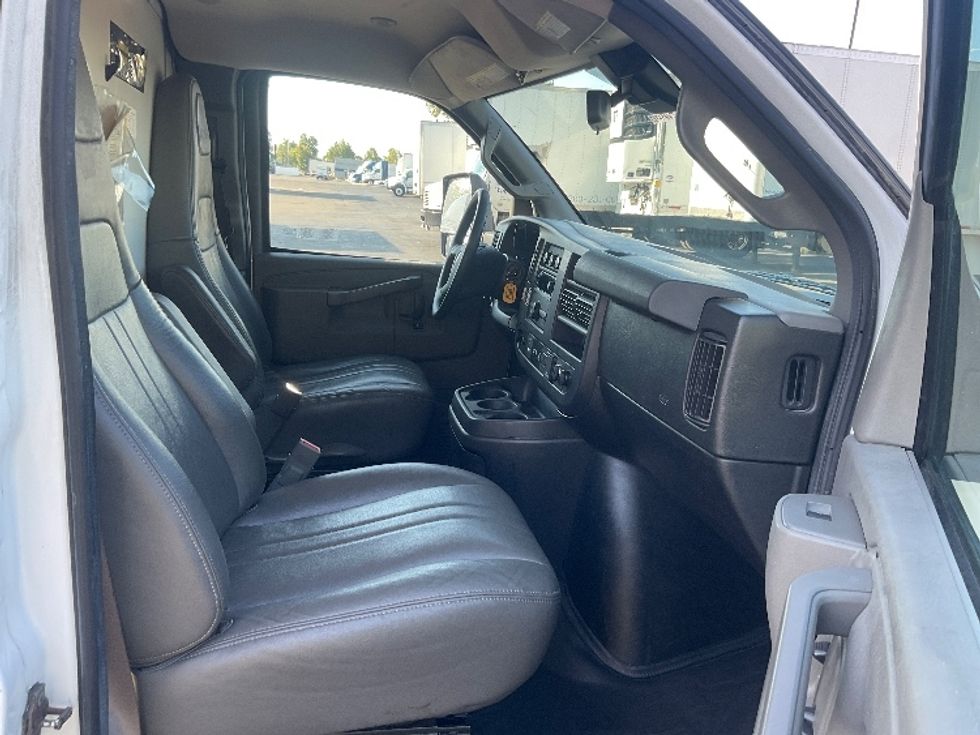 Light Duty Box Truck-Light and Medium Duty Trucks-GMC-2021-Savana G33903-Piqua-OH-172,403\n\t\tmiles-$ 19,000 - Image 22