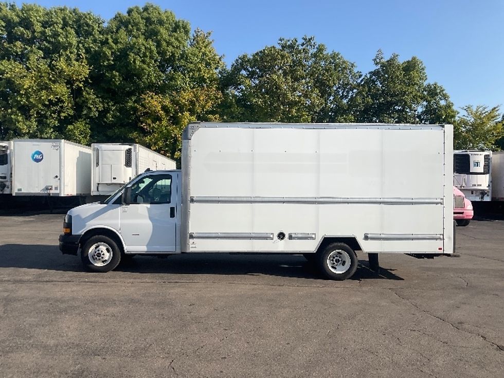 Light Duty Box Truck-Light and Medium Duty Trucks-GMC-2021-Savana G33903-Piqua-OH-172,403\n\t\tmiles-$ 19,000 - Image 4