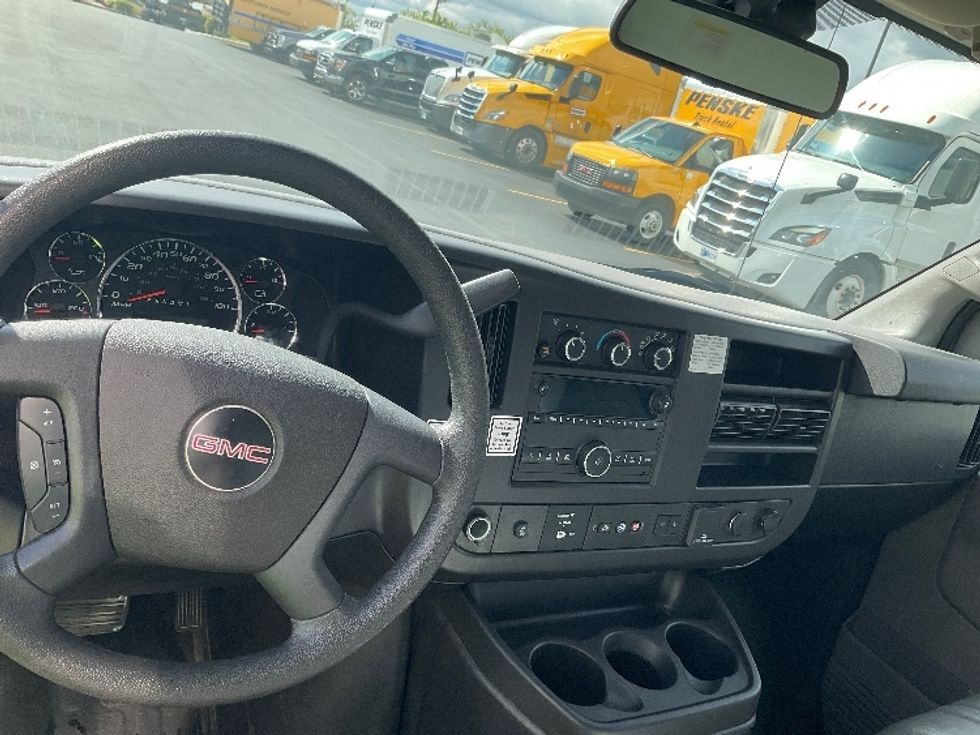 Light Duty Box Truck-Light and Medium Duty Trucks-GMC-2021-Savana G33903-Piqua-OH-72,666\n\t\tmiles-$ 32,500 - Image 18