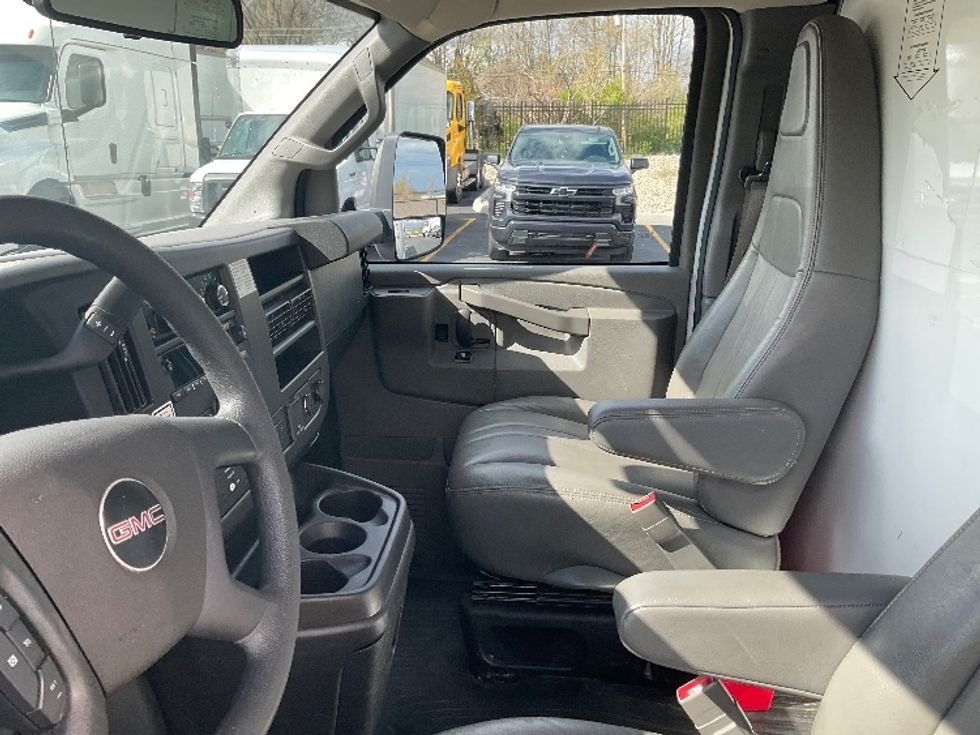 Light Duty Box Truck-Light and Medium Duty Trucks-GMC-2021-Savana G33903-Piqua-OH-72,666\n\t\tmiles-$ 32,500 - Image 19