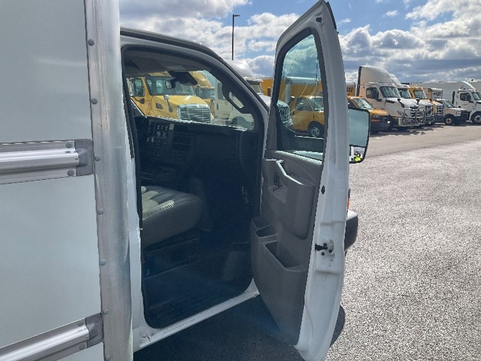 Light Duty Box Truck-Light and Medium Duty Trucks-GMC-2021-Savana G33903-Piqua-OH-72,666\n\t\tmiles-$ 32,500 - Image 20