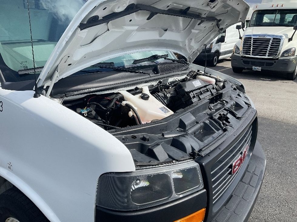 Light Duty Box Truck-Light and Medium Duty Trucks-GMC-2021-Savana G33903-Piqua-OH-72,666\n\t\tmiles-$ 32,500 - Image 23