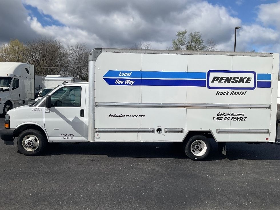 Light Duty Box Truck-Light and Medium Duty Trucks-GMC-2021-Savana G33903-Piqua-OH-72,666\n\t\tmiles-$ 32,500 - Image 4