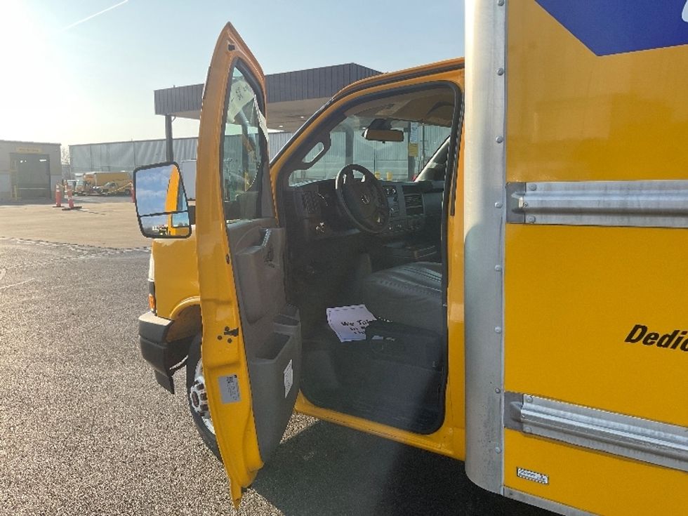 Light Duty Box Truck-Light and Medium Duty Trucks-GMC-2021-Savana G33903-Piqua-OH-89,031\n\t\tmiles-$ 25,500 - Image 16