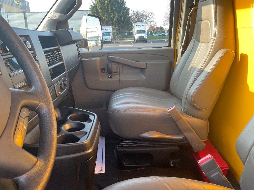 Light Duty Box Truck-Light and Medium Duty Trucks-GMC-2021-Savana G33903-Piqua-OH-89,031\n\t\tmiles-$ 25,500 - Image 19