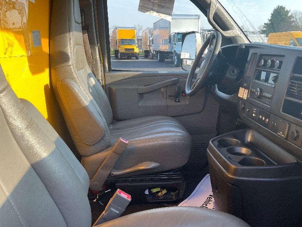 Light Duty Box Truck-Light and Medium Duty Trucks-GMC-2021-Savana G33903-Piqua-OH-89,031\n\t\tmiles-$ 25,500 - Image 22