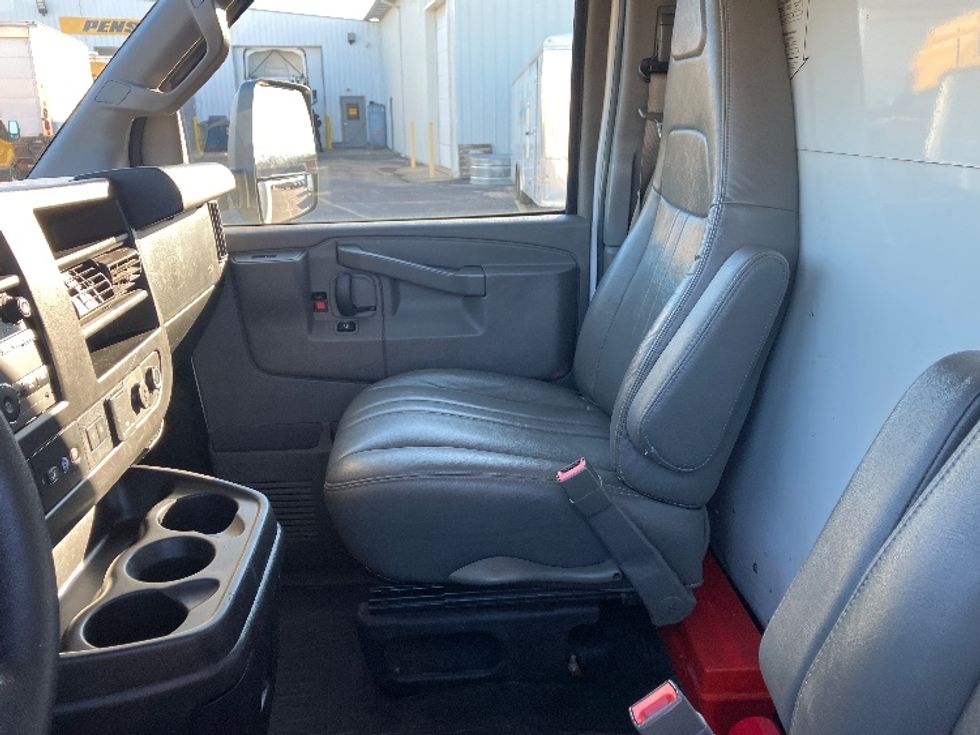 Light Duty Box Truck-Light and Medium Duty Trucks-GMC-2021-Savana G33903-Piqua-OH-90,473\n\t\tmiles-$ 29,500 - Image 18