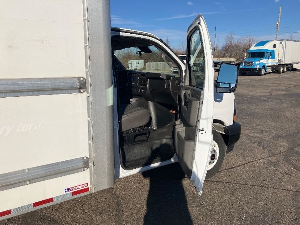 Light Duty Box Truck-Light and Medium Duty Trucks-GMC-2021-Savana G33903-Piqua-OH-90,473\n\t\tmiles-$ 29,500 - Image 19