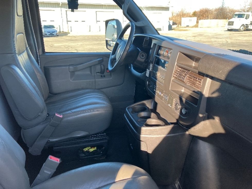 Light Duty Box Truck-Light and Medium Duty Trucks-GMC-2021-Savana G33903-Piqua-OH-90,473\n\t\tmiles-$ 29,500 - Image 21