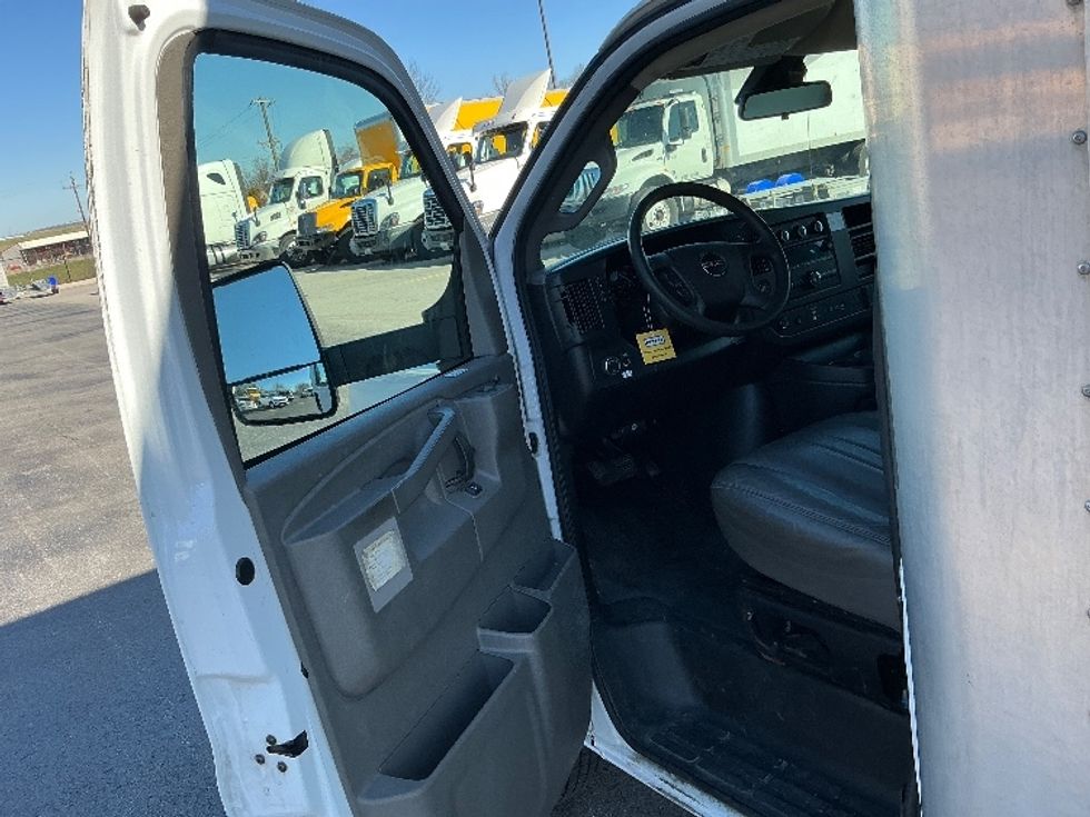 Light Duty Box Truck-Light and Medium Duty Trucks-GMC-2021-Savana G33903-Piqua-OH-91,393\n\t\tmiles-$ 28,000 - Image 15