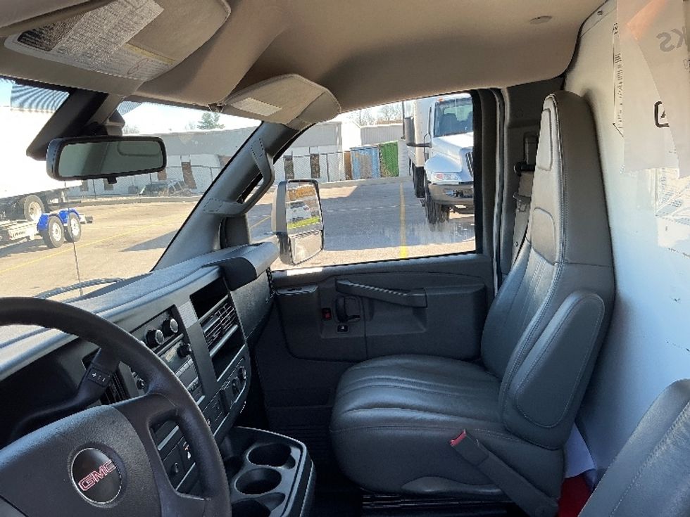 Light Duty Box Truck-Light and Medium Duty Trucks-GMC-2021-Savana G33903-Piqua-OH-91,393\n\t\tmiles-$ 28,000 - Image 18