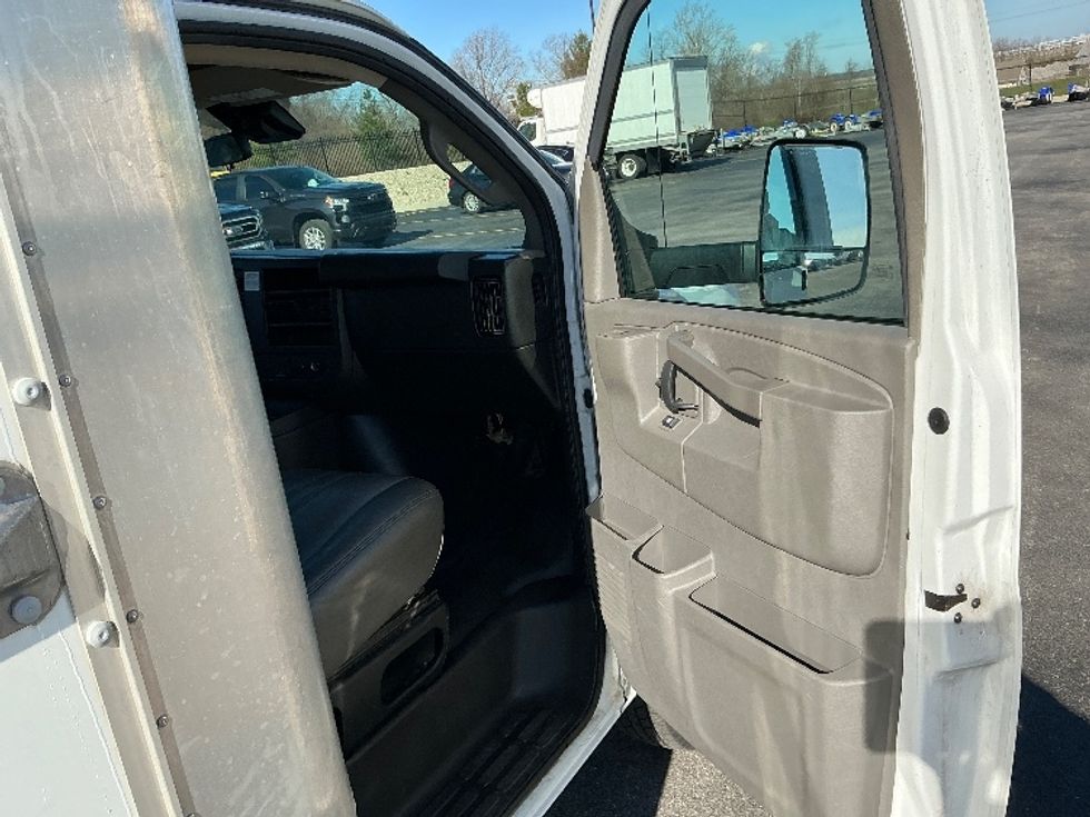 Light Duty Box Truck-Light and Medium Duty Trucks-GMC-2021-Savana G33903-Piqua-OH-91,393\n\t\tmiles-$ 28,000 - Image 19