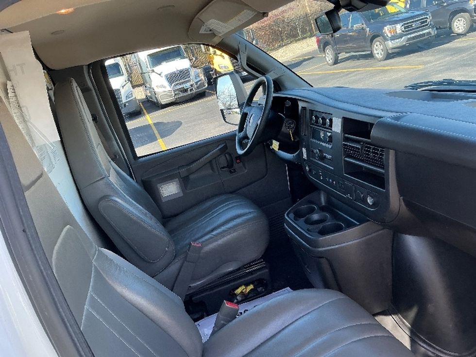 Light Duty Box Truck-Light and Medium Duty Trucks-GMC-2021-Savana G33903-Piqua-OH-91,393\n\t\tmiles-$ 28,000 - Image 21