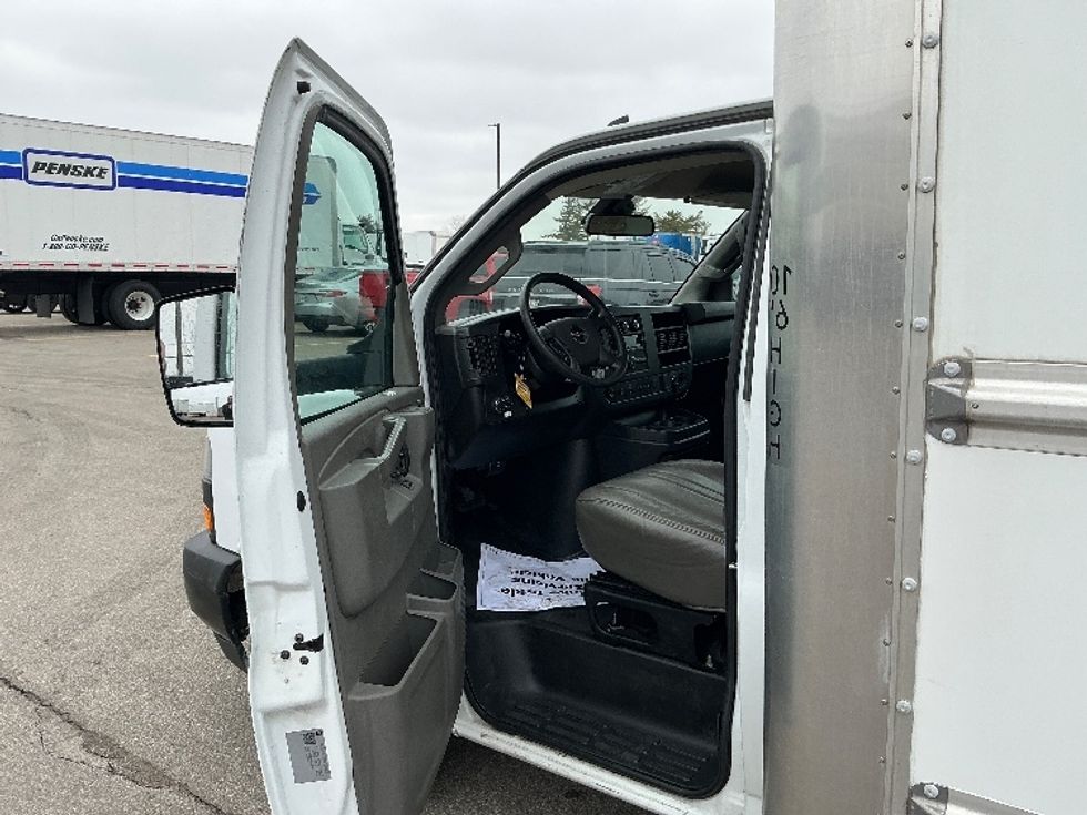 Light Duty Box Truck-Light and Medium Duty Trucks-GMC-2021-Savana G33903-Piqua-OH-92,425\n\t\tmiles-$ 29,500 - Image 14