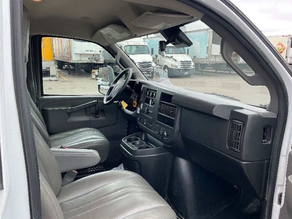 Light Duty Box Truck-Light and Medium Duty Trucks-GMC-2021-Savana G33903-Piqua-OH-92,425\n\t\tmiles-$ 29,500 - Image 20