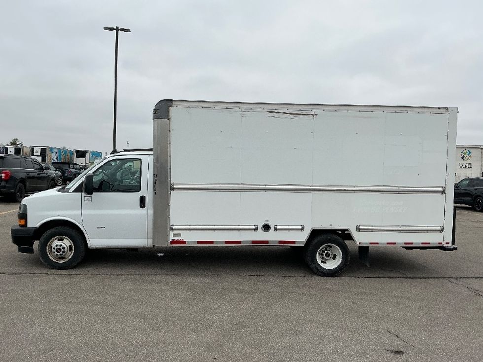 Light Duty Box Truck-Light and Medium Duty Trucks-GMC-2021-Savana G33903-Piqua-OH-92,425\n\t\tmiles-$ 29,500 - Image 4