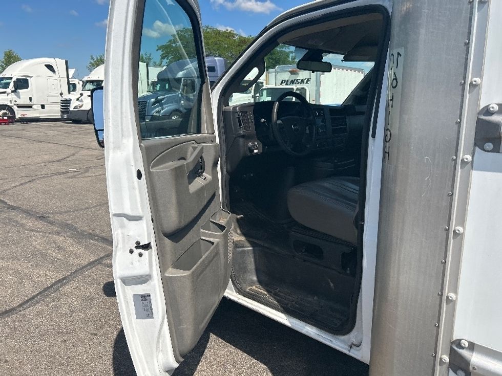 Light Duty Box Truck-Light and Medium Duty Trucks-GMC-2021-Savana G33903-Piqua-OH-95,852\n\t\tmiles-$ 12,000 - Image 14