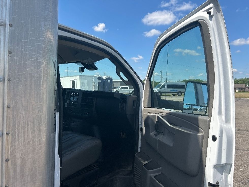Light Duty Box Truck-Light and Medium Duty Trucks-GMC-2021-Savana G33903-Piqua-OH-95,852\n\t\tmiles-$ 12,000 - Image 18