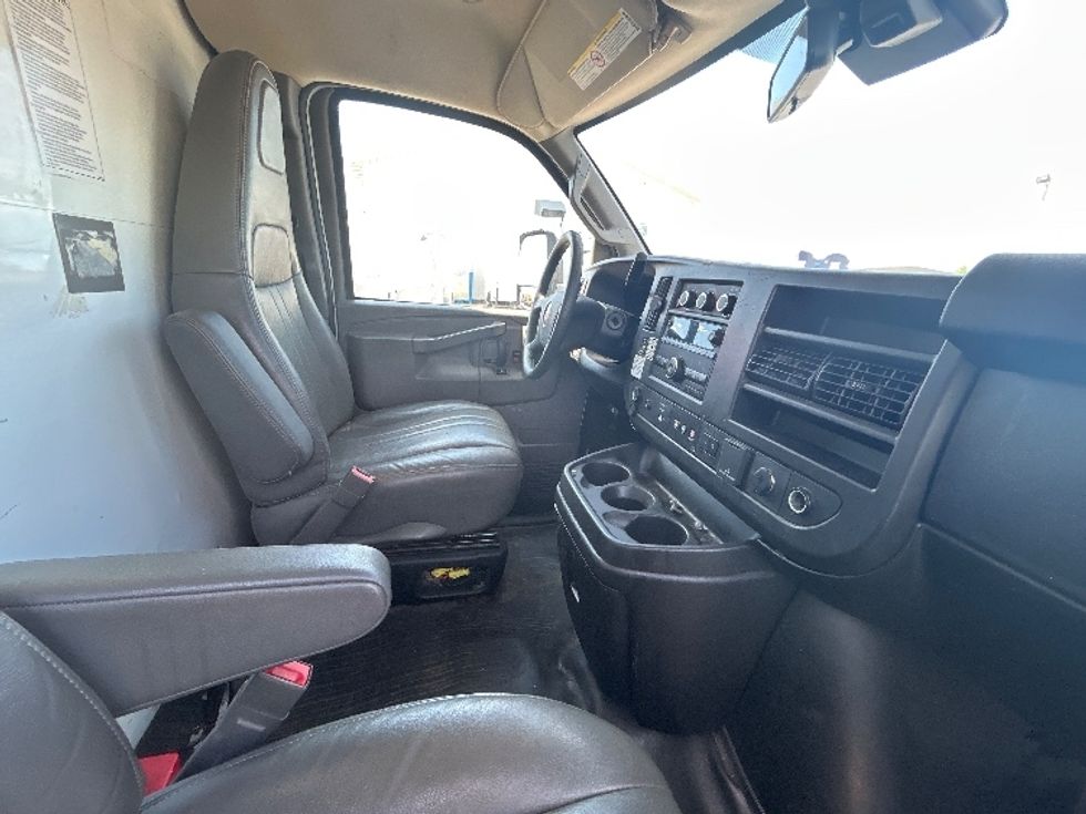 Light Duty Box Truck-Light and Medium Duty Trucks-GMC-2021-Savana G33903-Piqua-OH-95,852\n\t\tmiles-$ 12,000 - Image 20