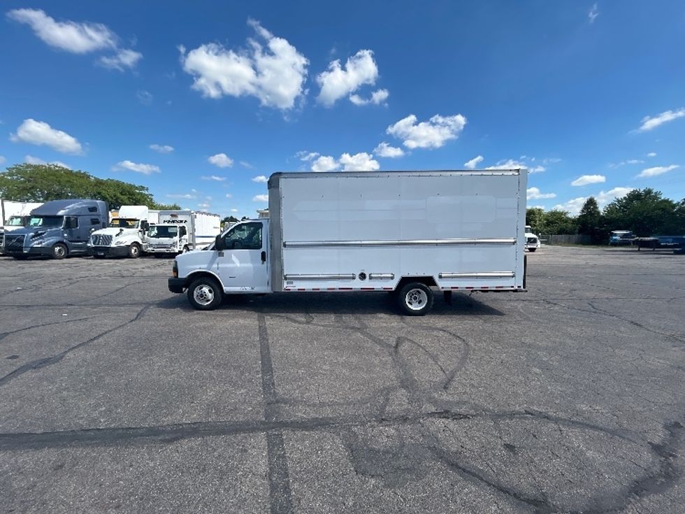 Light Duty Box Truck-Light and Medium Duty Trucks-GMC-2021-Savana G33903-Piqua-OH-95,852\n\t\tmiles-$ 12,000 - Image 4
