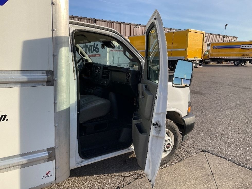 Light Duty Box Truck-Light and Medium Duty Trucks-GMC-2021-Savana G33903-Piqua-OH-97,931\n\t\tmiles-$ 28,750 - Image 20