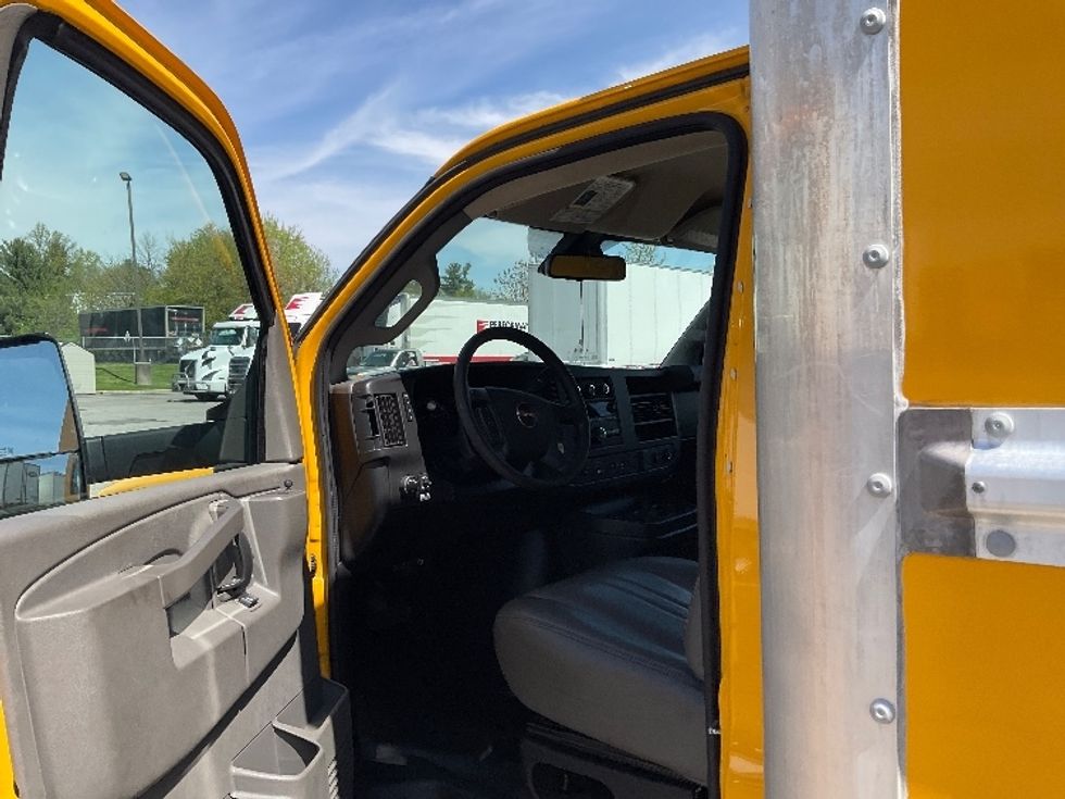 Light Duty Box Truck-Light and Medium Duty Trucks-GMC-2021-Savana G33903-Piqua-OH-99,953\n\t\tmiles-$ 32,500 - Image 13