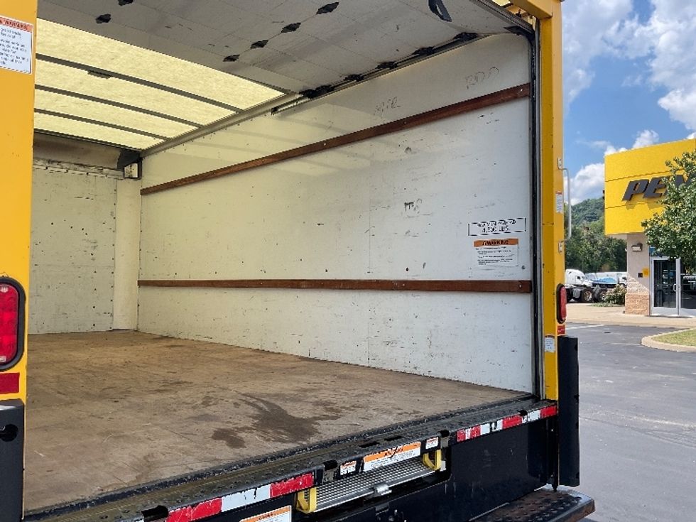 Light Duty Box Truck-Light and Medium Duty Trucks-GMC-2021-Savana G33903-Pittsburgh-PA-101,792\n\t\tmiles-$ 24,750 - Image 12