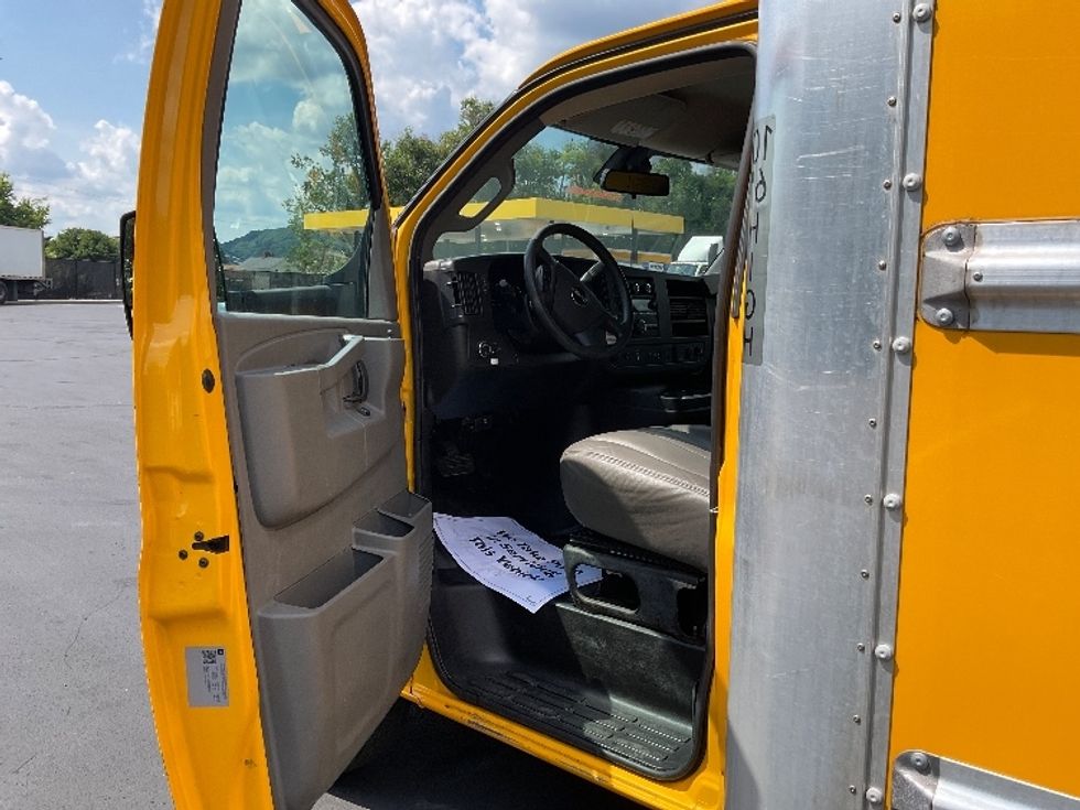 Light Duty Box Truck-Light and Medium Duty Trucks-GMC-2021-Savana G33903-Pittsburgh-PA-101,792\n\t\tmiles-$ 24,750 - Image 16