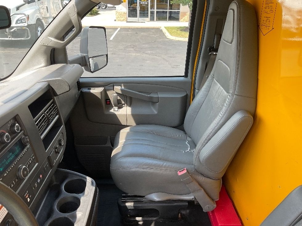 Light Duty Box Truck-Light and Medium Duty Trucks-GMC-2021-Savana G33903-Pittsburgh-PA-101,792\n\t\tmiles-$ 24,750 - Image 19