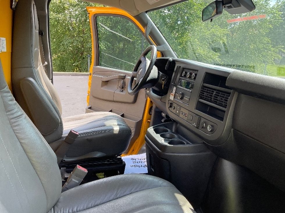 Light Duty Box Truck-Light and Medium Duty Trucks-GMC-2021-Savana G33903-Pittsburgh-PA-101,792\n\t\tmiles-$ 24,750 - Image 22