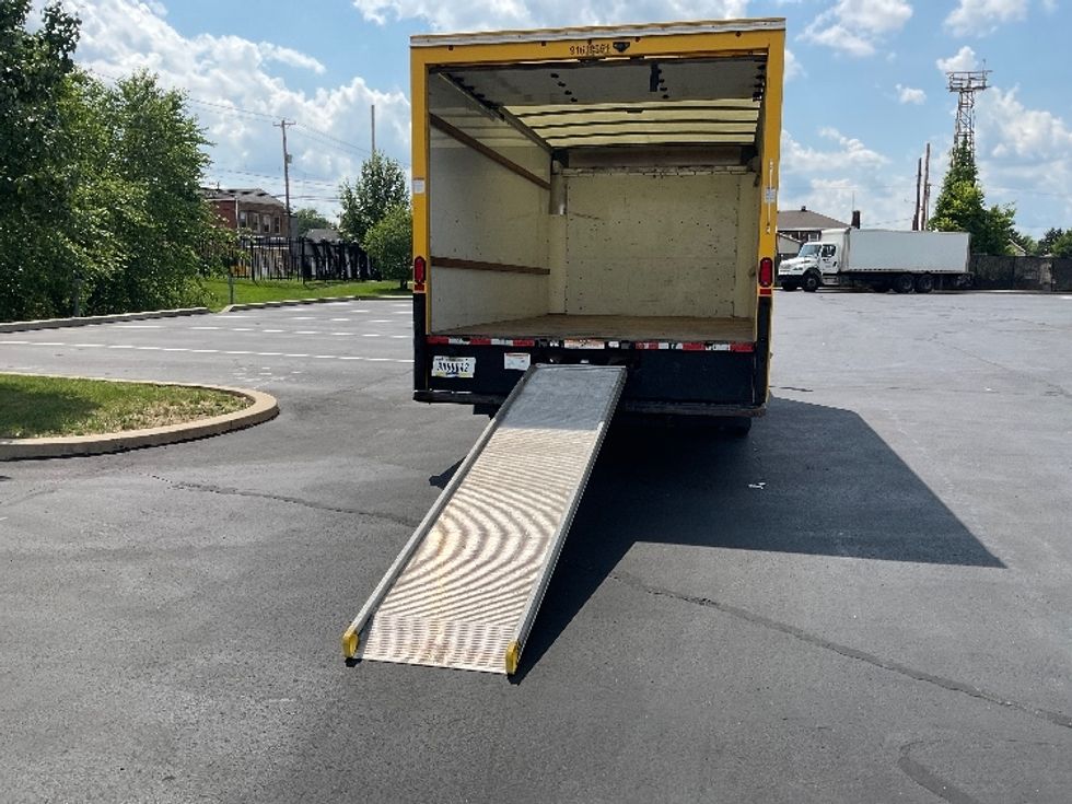 Light Duty Box Truck-Light and Medium Duty Trucks-GMC-2021-Savana G33903-Pittsburgh-PA-101,792\n\t\tmiles-$ 24,750 - Image 9