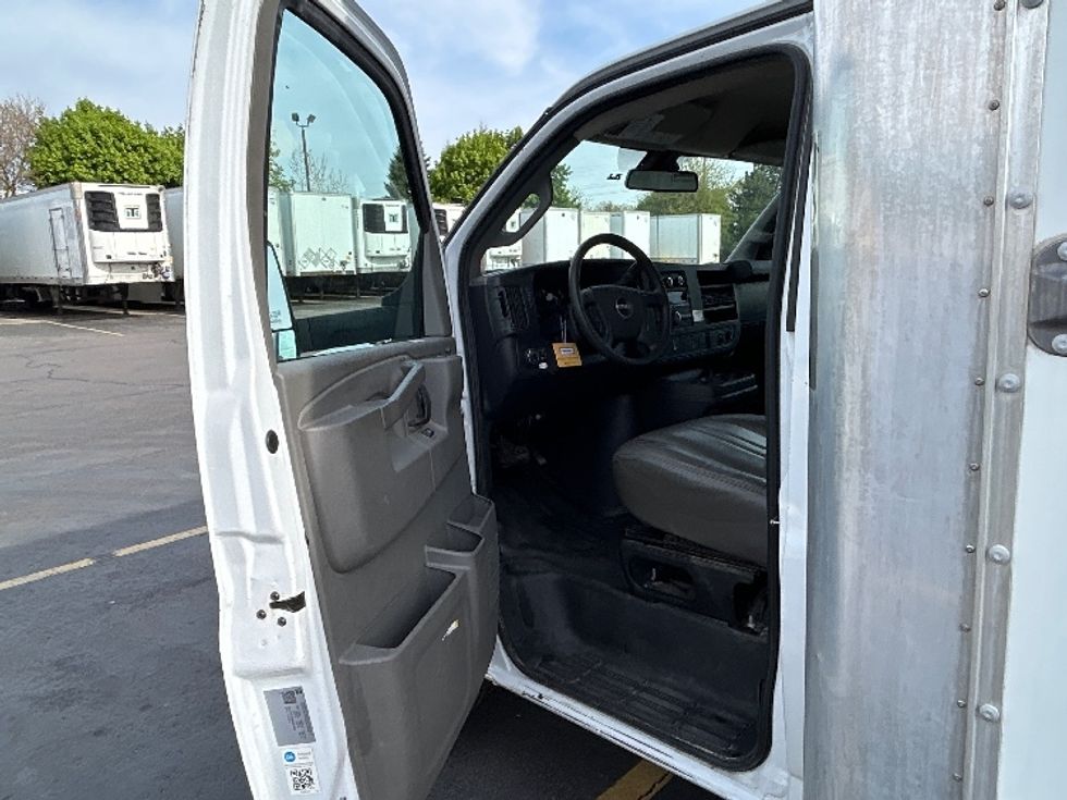 Light Duty Box Truck-Light and Medium Duty Trucks-GMC-2021-Savana G33903-Plymouth-MI-123,572\n\t\tmiles-$ 26,000 - Image 13