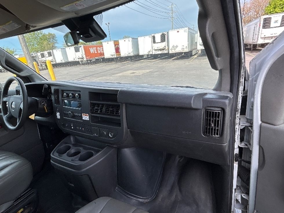 Light Duty Box Truck-Light and Medium Duty Trucks-GMC-2021-Savana G33903-Plymouth-MI-123,572\n\t\tmiles-$ 26,000 - Image 14