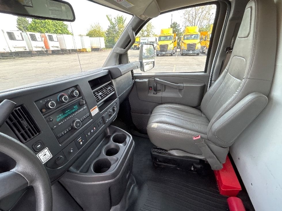 Light Duty Box Truck-Light and Medium Duty Trucks-GMC-2021-Savana G33903-Plymouth-MI-123,572\n\t\tmiles-$ 26,000 - Image 18