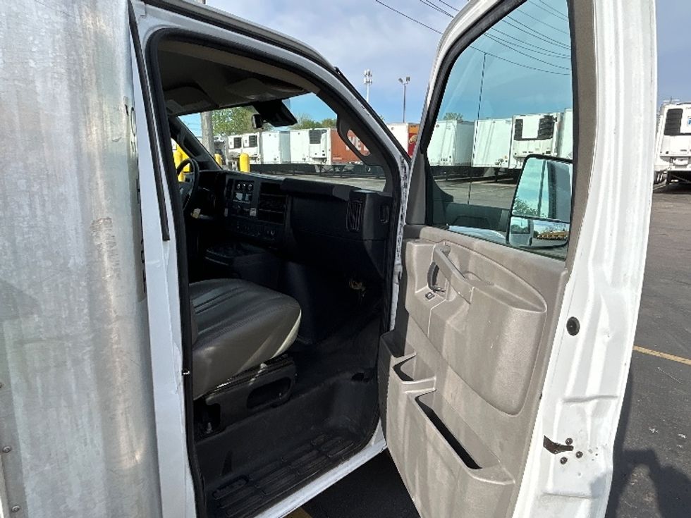Light Duty Box Truck-Light and Medium Duty Trucks-GMC-2021-Savana G33903-Plymouth-MI-123,572\n\t\tmiles-$ 26,000 - Image 19
