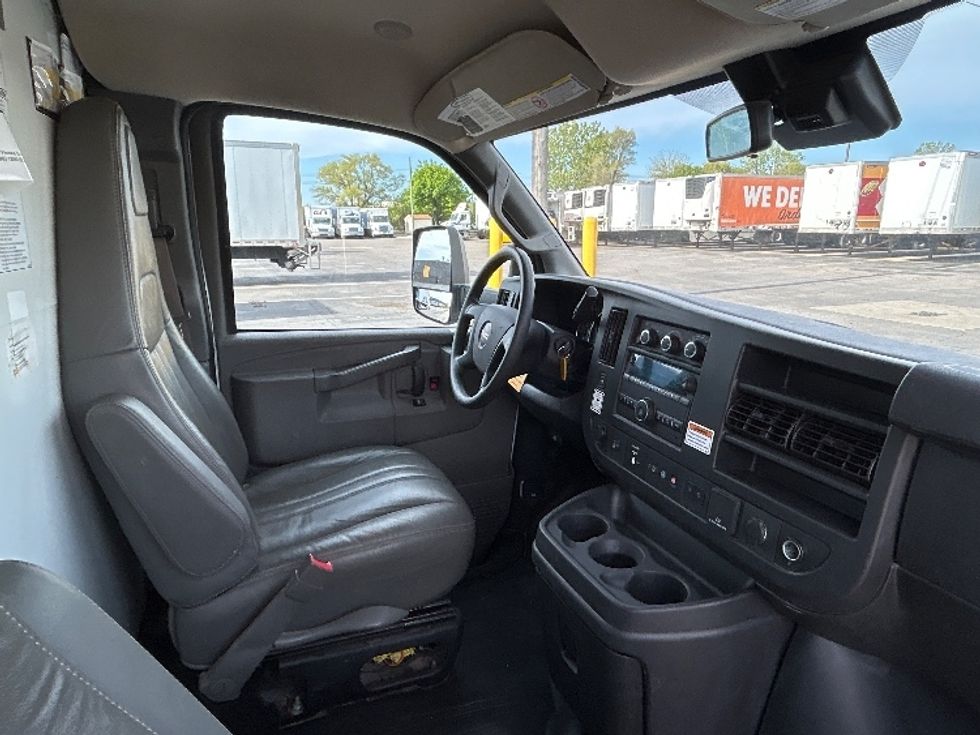 Light Duty Box Truck-Light and Medium Duty Trucks-GMC-2021-Savana G33903-Plymouth-MI-123,572\n\t\tmiles-$ 26,000 - Image 20