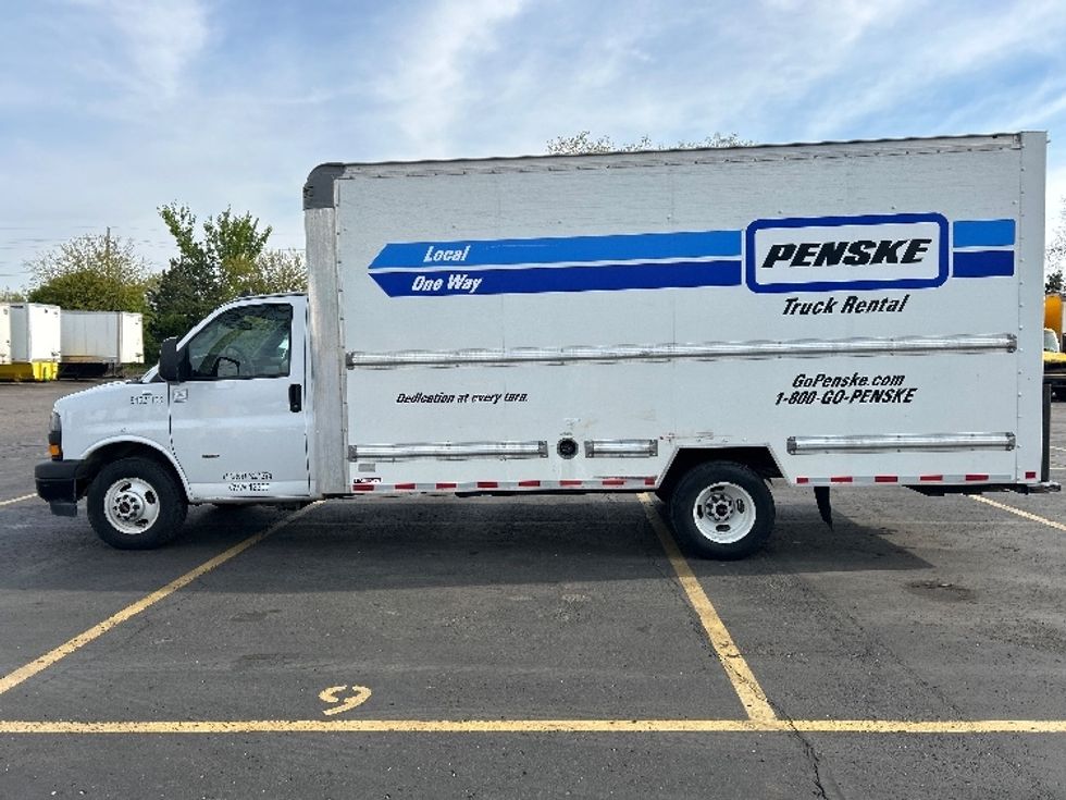 Light Duty Box Truck-Light and Medium Duty Trucks-GMC-2021-Savana G33903-Plymouth-MI-123,572\n\t\tmiles-$ 26,000 - Image 4