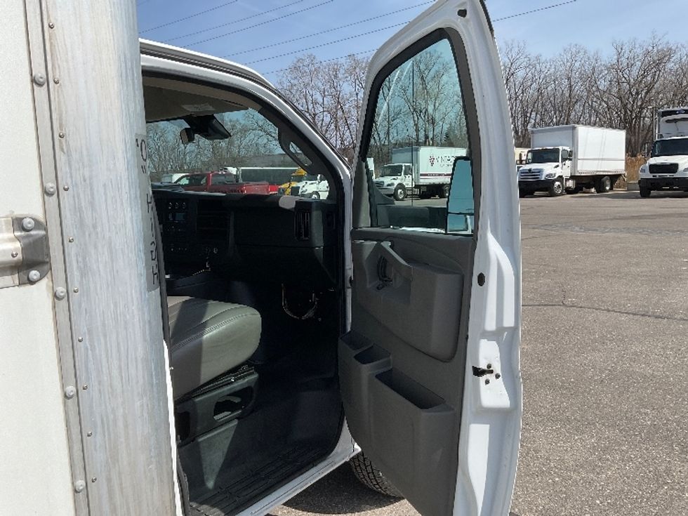 Light Duty Box Truck-Light and Medium Duty Trucks-GMC-2021-Savana G33903-Plymouth-MI-78,746\n\t\tmiles-$ 31,500 - Image 20