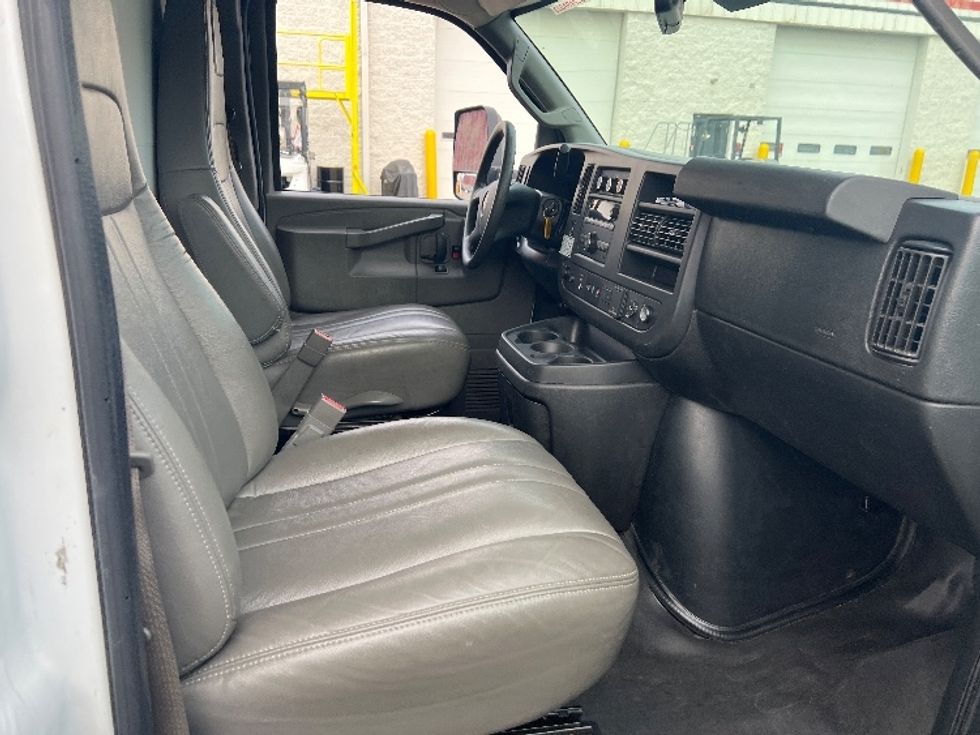 Light Duty Box Truck-Light and Medium Duty Trucks-GMC-2021-Savana G33903-Plymouth-MI-90,564\n\t\tmiles-$ 30,250 - Image 22