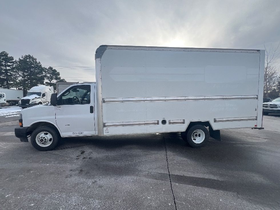 Light Duty Box Truck-Light and Medium Duty Trucks-GMC-2021-Savana G33903-Plymouth-MI-90,564\n\t\tmiles-$ 30,250 - Image 4