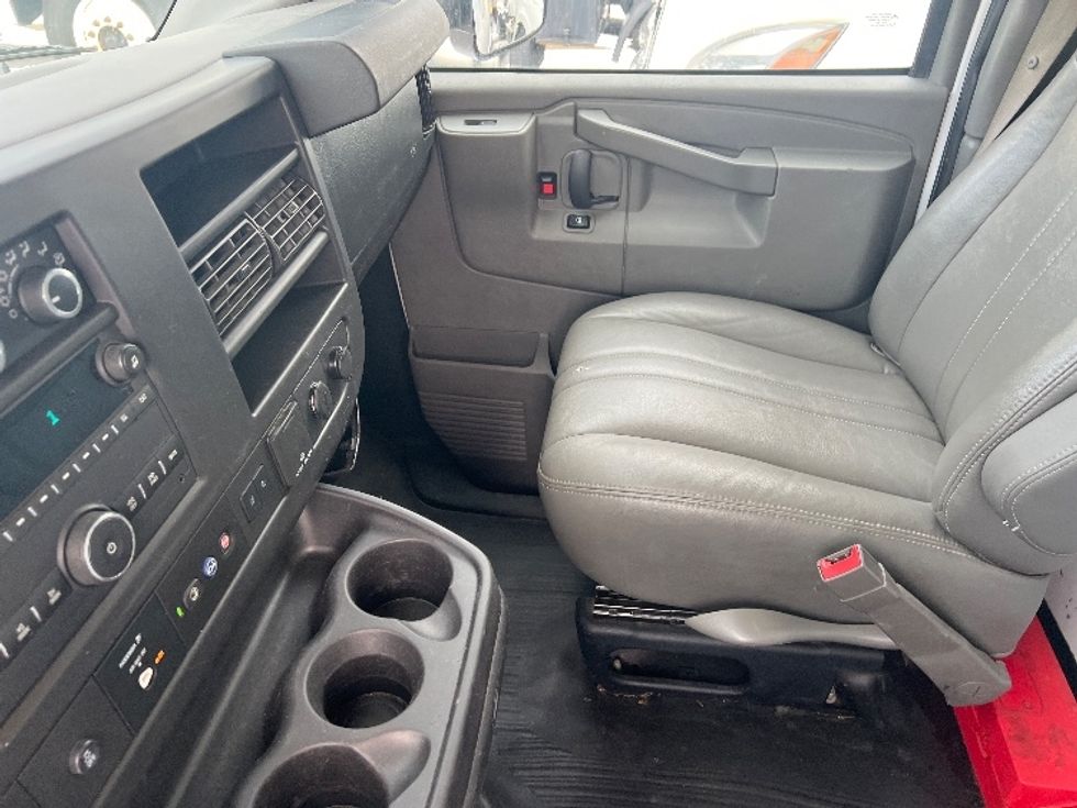 Light Duty Box Truck-Light and Medium Duty Trucks-GMC-2021-Savana G33903-Plymouth-MI-95,274\n\t\tmiles-$ 29,750 - Image 19